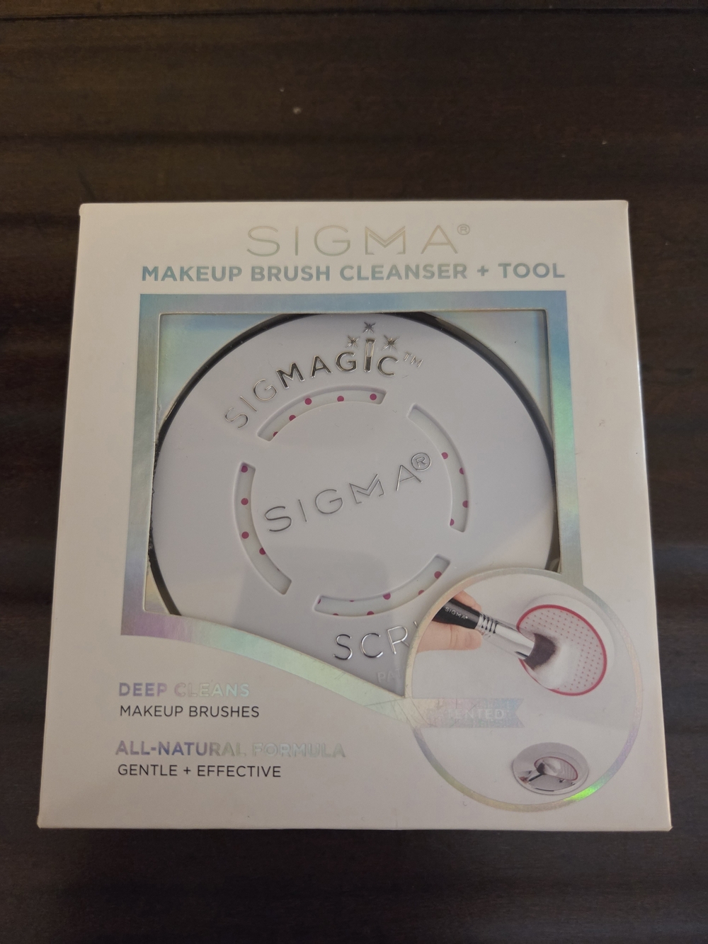 New Sigma Beauty White Makeup Brush Cleaner + Tool Compact Scrubber